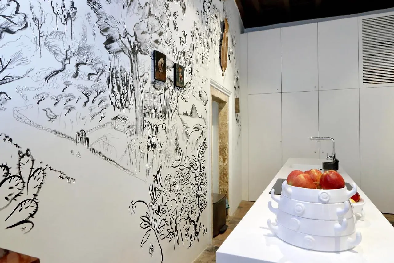 The Eclectic Home Of Collector - Navona Square Rome