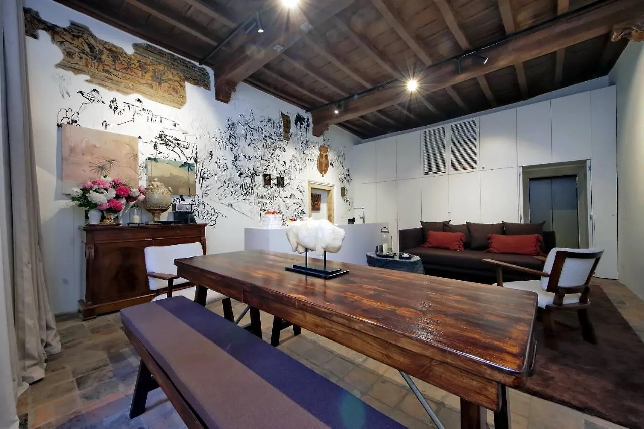 The Eclectic Home Of Collector - Navona Square Rome Italy