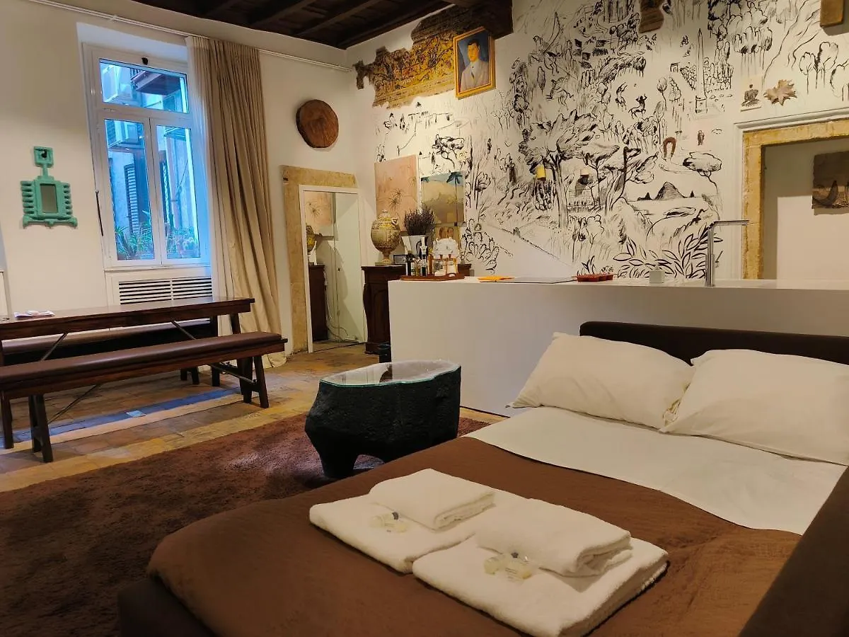 The Eclectic Home Of Collector - Navona Square Rome Italy